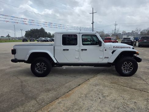 Used 2026 Jeep Gladiator Mojave image 8