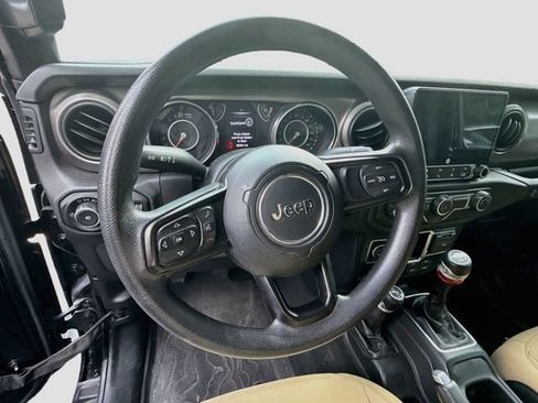 Used 2018 Jeep Wrangler Sport AWD/4WD image 13
