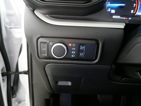 Used 2023 Ford Explorer XLT AWD/4WD image 26