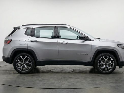 Used 2025 Jeep Compass Limited AWD/4WD image 11