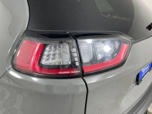 Certified 2022 Jeep Cherokee Latitude w/ Sun & Sound Group AWD/4WD image 19