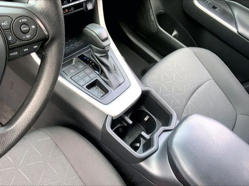 Used 2022 Toyota RAV4 XLE AWD/4WD image 15