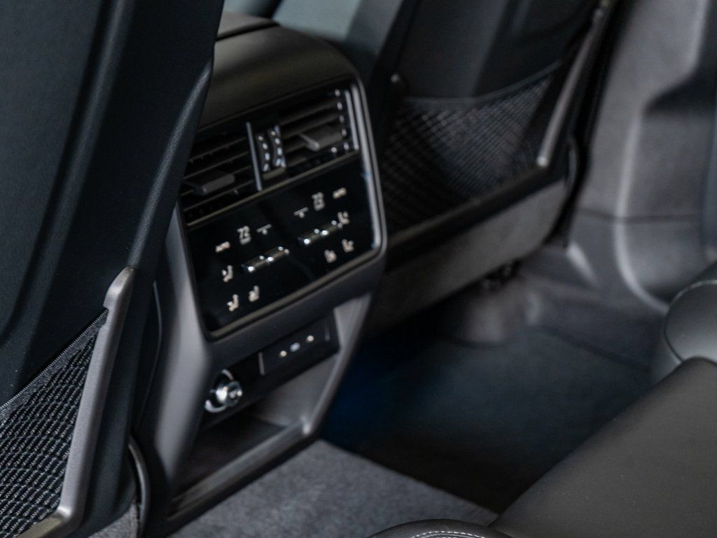 Certified 2025 Porsche Cayenne Coupe AWD/4WD image 27