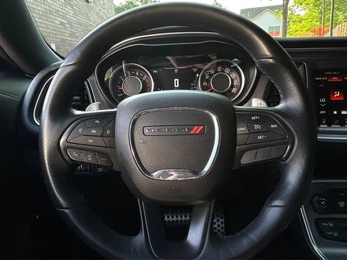Used 2015 Dodge Challenger R/T RWD image 29
