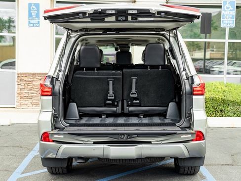 Used 2021 Lexus LX 570 4WD w/ Luxury Package image 23