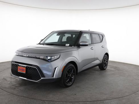 Used 2025 Kia Soul LX w/ LX Technology Package image 5