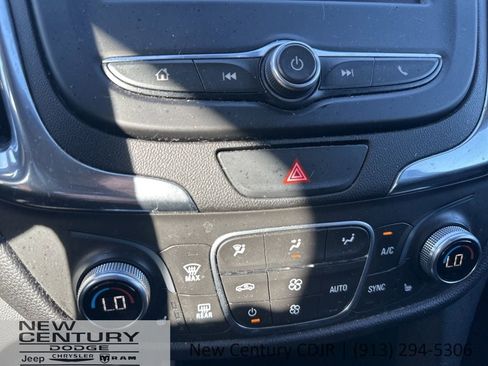Used 2020 Chevrolet Equinox LT w/ Driver Convenience Package FWD image 9