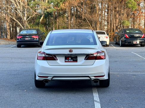 Used 2017 Honda Accord Sport image 4