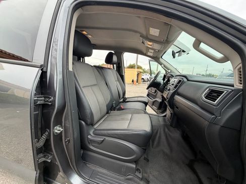 Used 2017 Nissan Titan S image 21