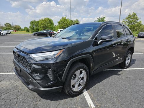 Used 2022 Toyota RAV4 XLE AWD/4WD image 11