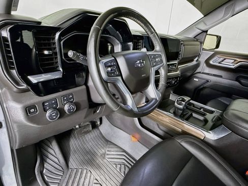 Used 2024 Chevrolet Silverado 1500 LT Trail Boss w/ LT Trail Boss Premium Package AWD/4WD image 9