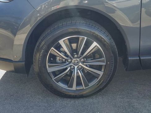 Used 2021 Toyota Venza LE image 9