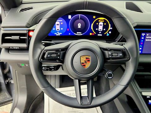Used 2025 Porsche Macan Electric RWD image 13