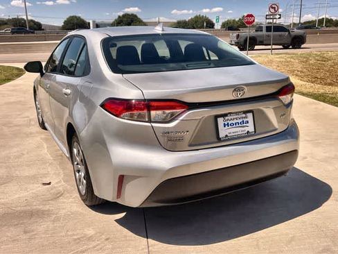 Used 2026 Toyota Corolla LE FWD image 5