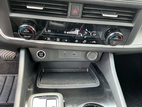 Certified 2023 Nissan Rogue SV AWD/4WD image 18