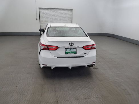 Used 2020 Toyota Camry SE FWD image 6