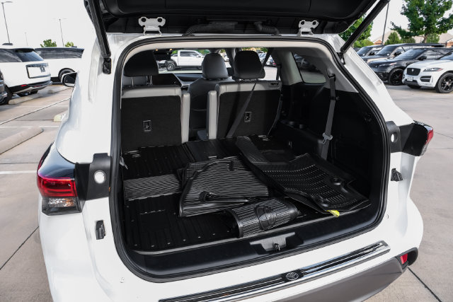 Used 2023 Toyota Highlander Platinum FWD image 60