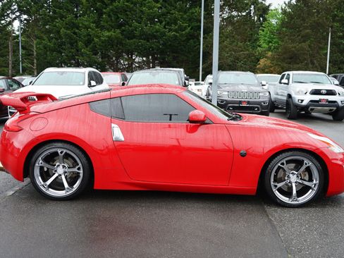 Used 2016 Nissan 370Z Coupe RWD image 6