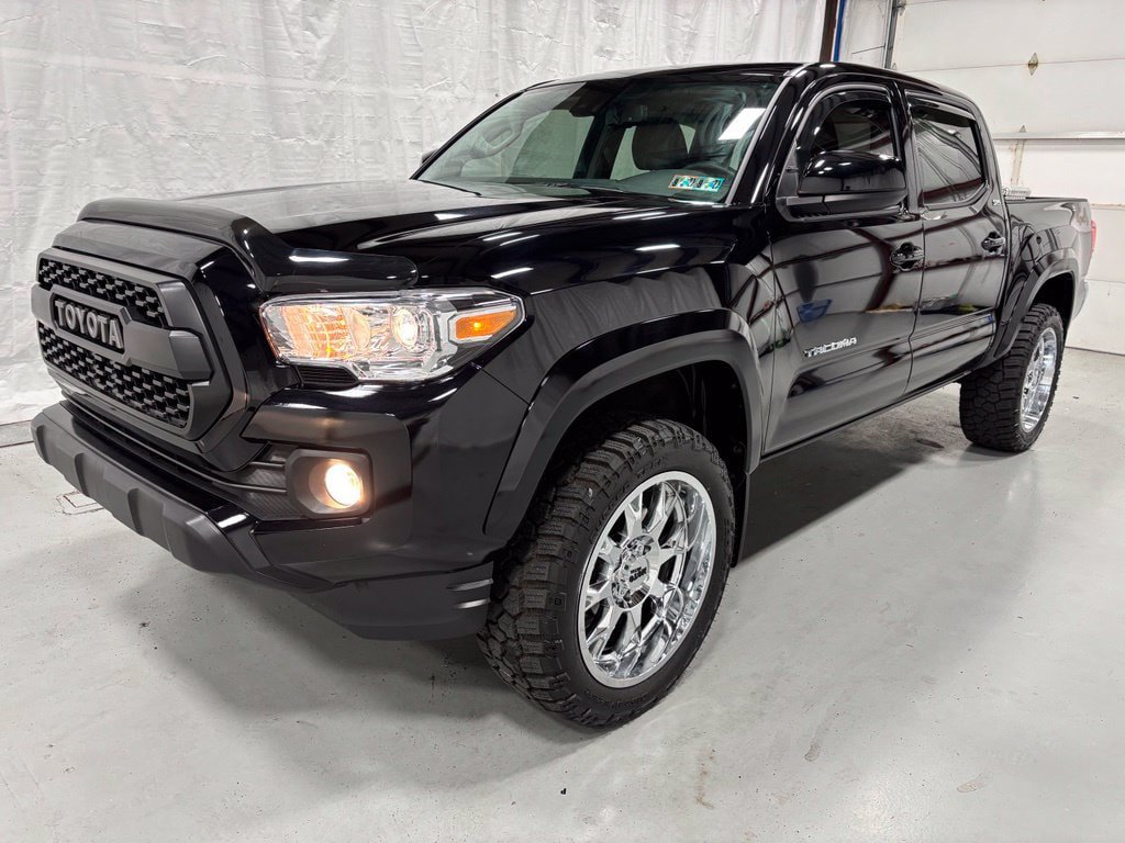 Used 2022 Toyota Tacoma SR5 AWD/4WD image 3