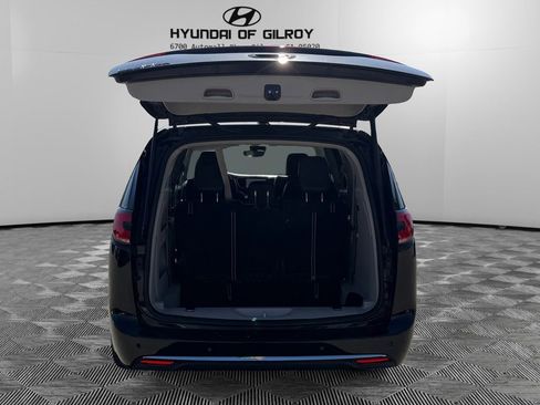 Used 2024 Chrysler Pacifica Touring-L image 9