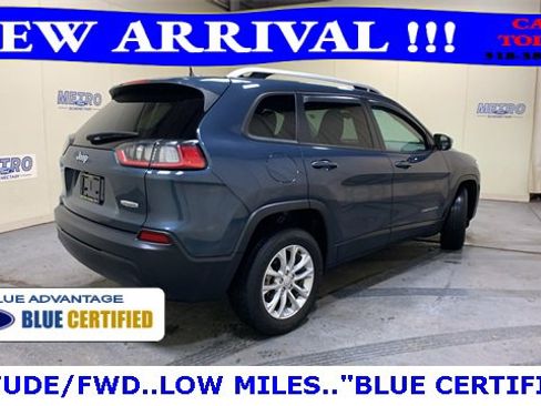 Used 2020 Jeep Cherokee Latitude w/ Cold Weather Group image 4