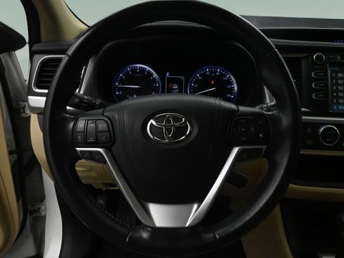 Used 2017 Toyota Highlander XLE AWD/4WD image 21