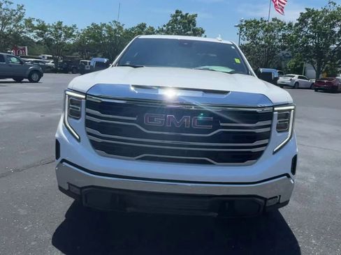 Used 2024 GMC Sierra 1500 SLT AWD/4WD image 3