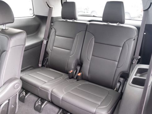 Used 2023 GMC Acadia SLT AWD/4WD image 18