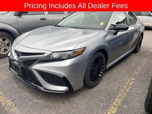 Used 2023 Toyota Camry SE FWD image 1