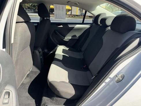 Used 2017 Volkswagen Jetta S image 10