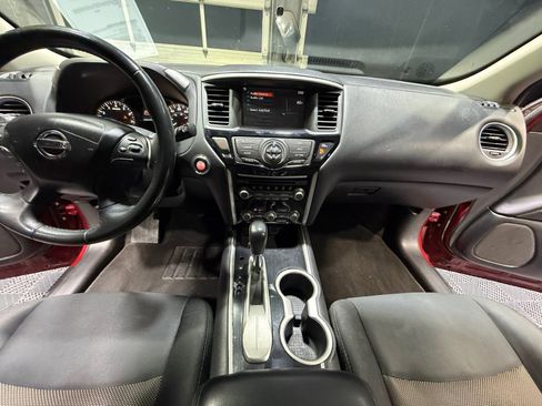 Used 2019 Nissan Pathfinder SV image 20