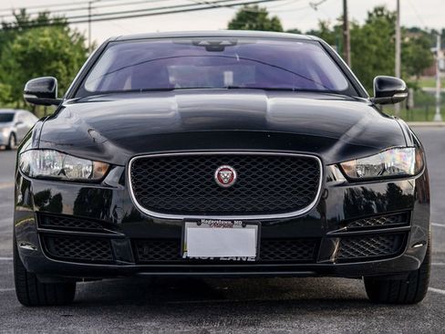 Used 2018 Jaguar XE Premium AWD/4WD image 13