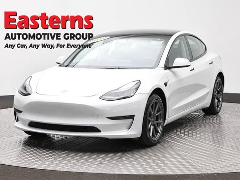Used 2023 Tesla Model 3 Standard Range image 1