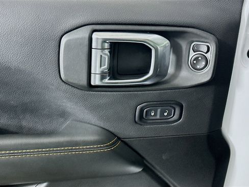 Used 2025 Jeep Wrangler Sahara w/ Safety Group image 15