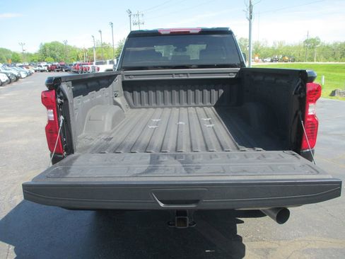 Used 2024 Chevrolet Silverado 2500 Custom w/ Custom Value Package image 8