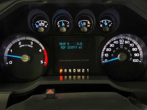 Used 2011 Ford F550 4x4 Crew Cab Super Duty w/ Payload Upgrade Pkg image 31