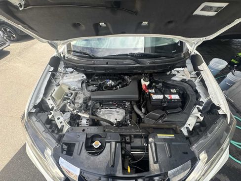 Used 2020 Nissan Rogue SV FWD image 24