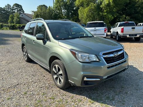 Used 2017 Subaru Forester 2.5i Premium w/ Popular Package #2A AWD/4WD image 6