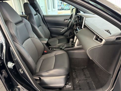 Used 2024 Toyota Corolla Cross AWD Hybrid w/ Convenience Package image 25