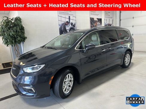 Used 2021 Chrysler Pacifica Touring-L image 4
