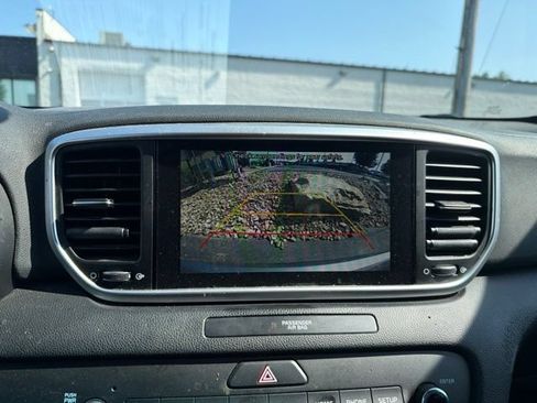Used 2022 Kia Sportage LX AWD/4WD image 12