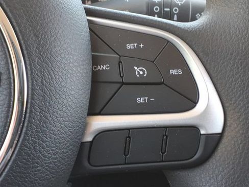Used 2023 Jeep Renegade Latitude AWD/4WD image 29