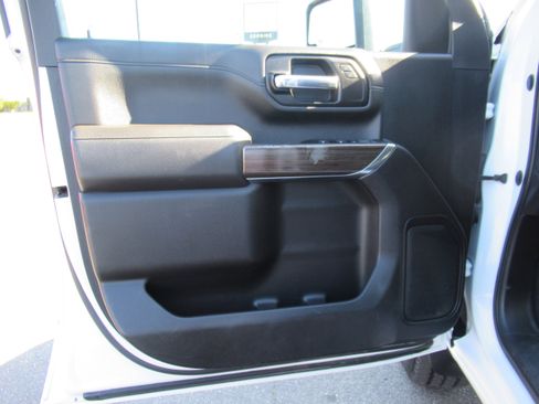 Used 2022 Chevrolet Silverado 2500 LT w/ Convenience Package image 9