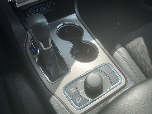 Used 2022 Jeep Grand Cherokee Laredo X image 14