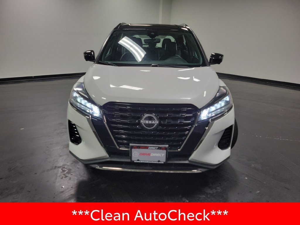 Used 2023 Nissan Kicks SR w/ SR Premium Package FWD image 3