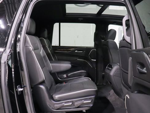 Used 2022 Cadillac Escalade ESV Premium Luxury image 23