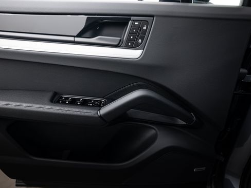 Certified 2026 Porsche Cayenne AWD/4WD image 16