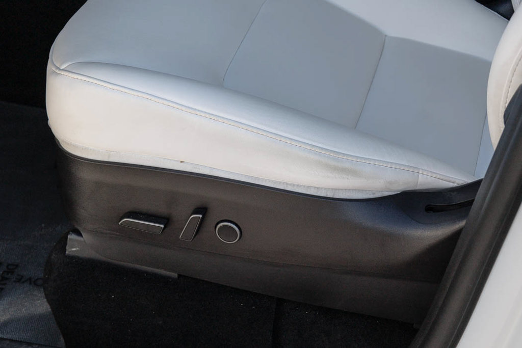Used 2022 Tesla Model Y Performance AWD/4WD image 22