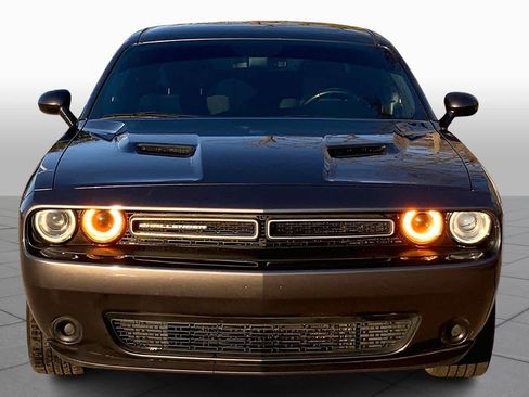 Used 2019 Dodge Challenger SXT image 4