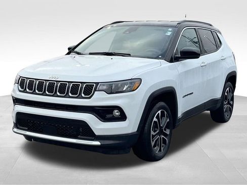 Used 2023 Jeep Compass Limited image 3